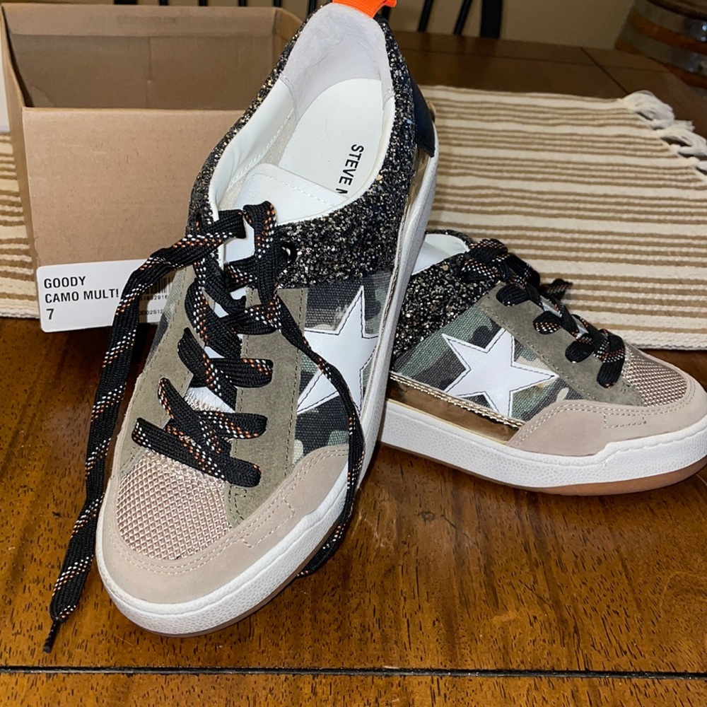 Steve Madden sneakers NEW Camo